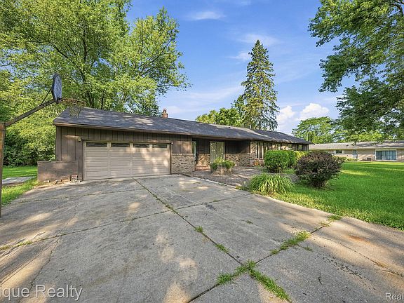 2nd image of 216 Aveline St