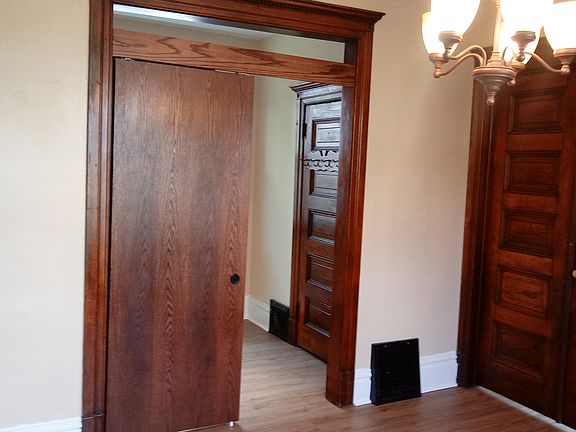 5th image of 470 Minnehaha Ave E