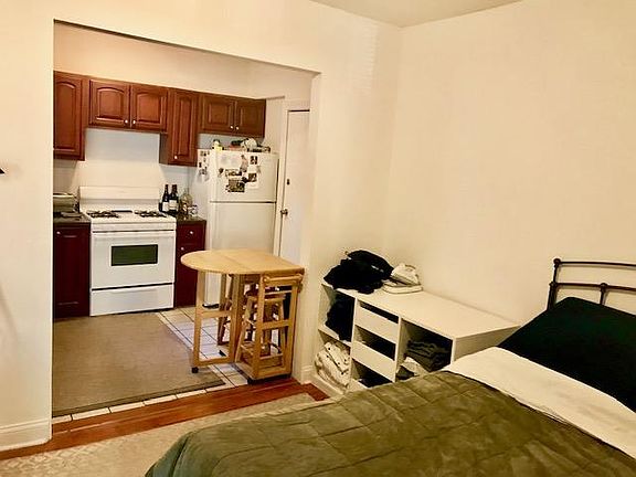 5th image of 2537 W Sunnyside Ave APT 1