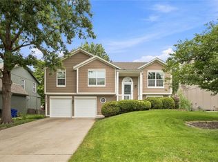 15443 S Sturgeon Dr, Olathe, KS 66062
