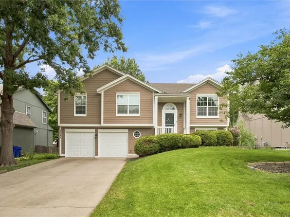 15443 S Sturgeon Dr, Olathe, KS 66062