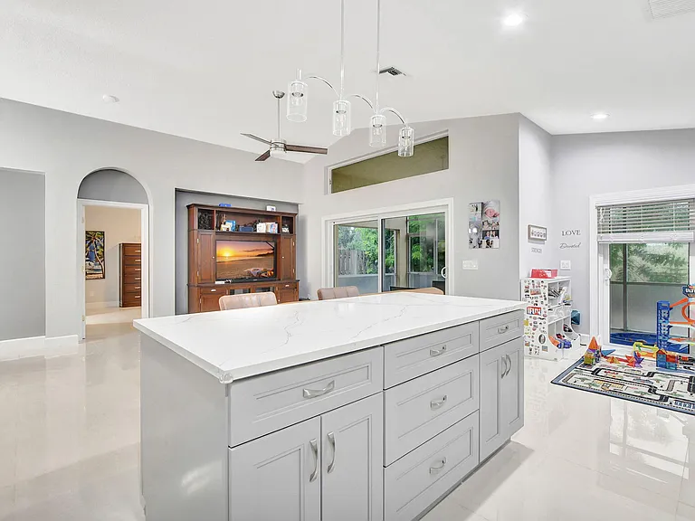22687 Royal Crown Ter E — Photo 10