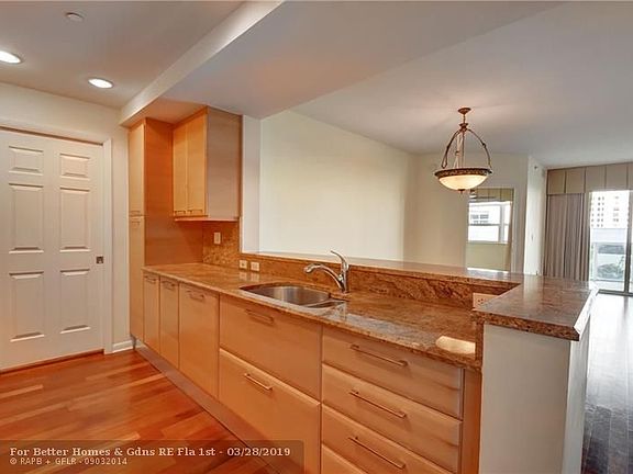 4th image of 1819 SE 17th St APT 602