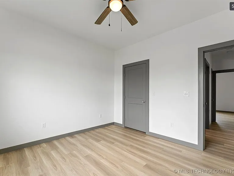 84 Michael Ave — Photo 32