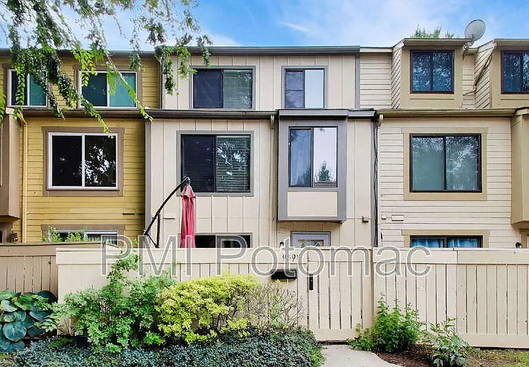 9391 Chadburn Pl — Photo 1