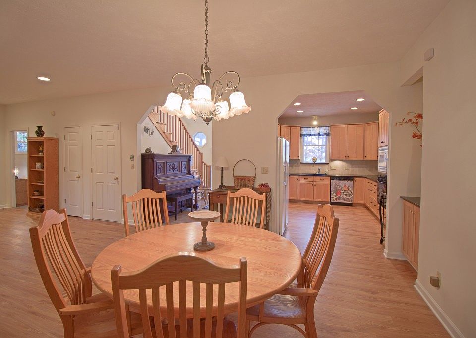1st image of 120 Bridlewood Trl