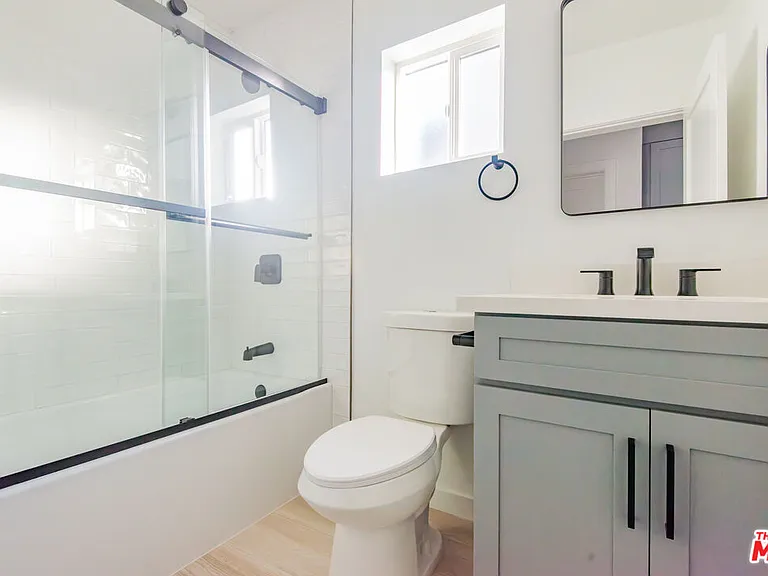 2602 Carnegie Ln #6 — Photo 24