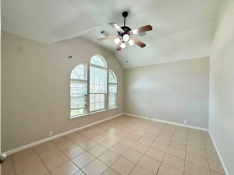 9006 Sundown Dr — Photo 7