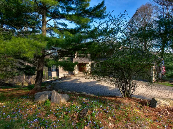 236 Pinehurst Dr, Granville, OH 43023