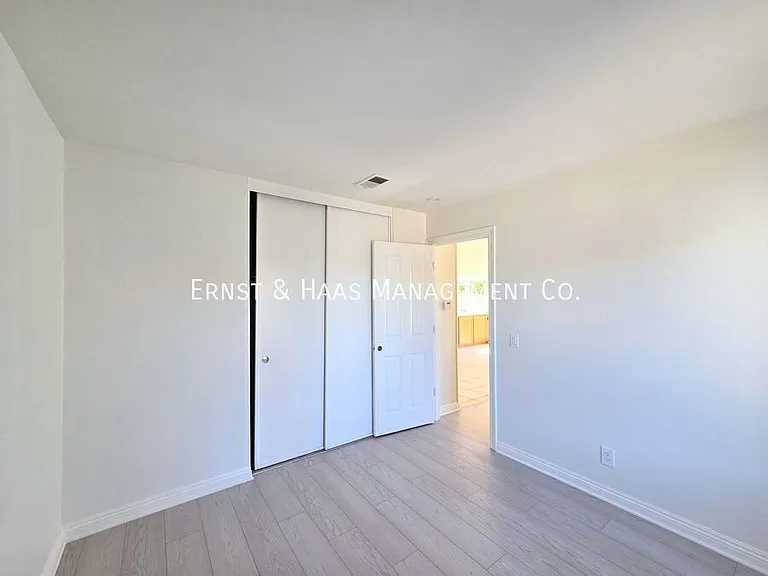 10835 Slater Ave — Photo 22
