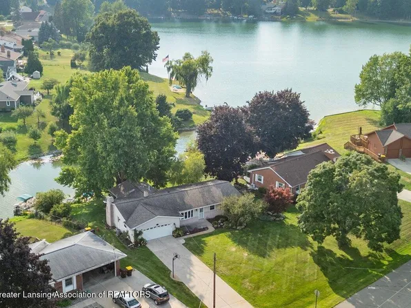 1122 E Geneva Dr, Dewitt, MI 48820