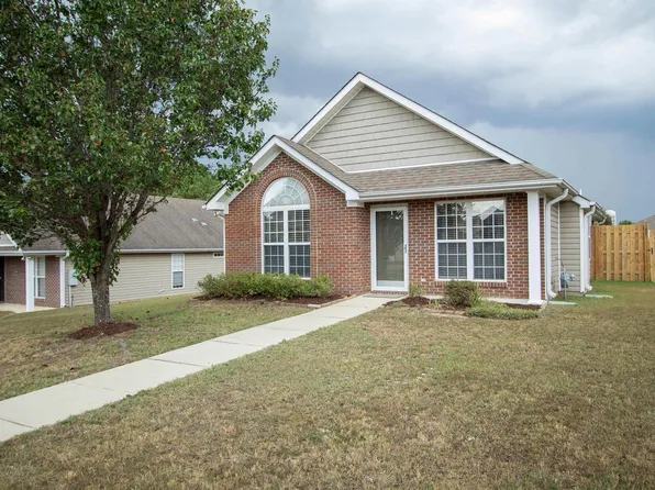 293 Village Dr, Calera, AL 35040