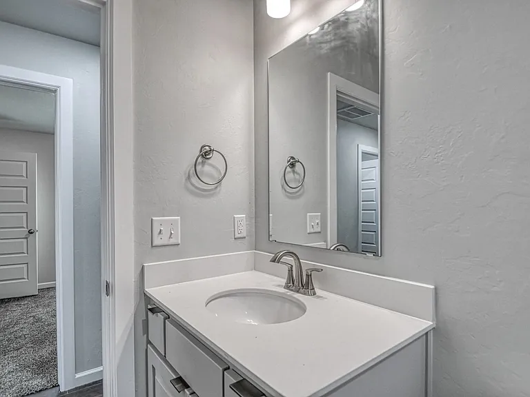 2721 Clifton Ter — Photo 16
