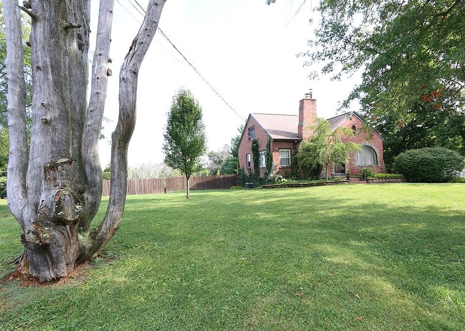 2nd image of 5812 W Fork Rd