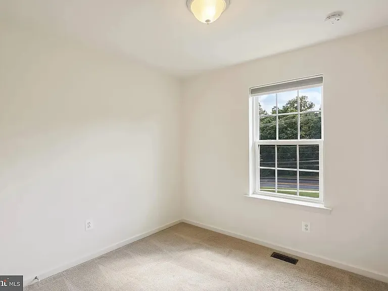 18320 Woodhouse Ln — Photo 32