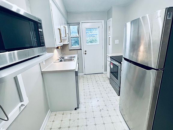 2nd image of 1609 Westwood Ave APT B