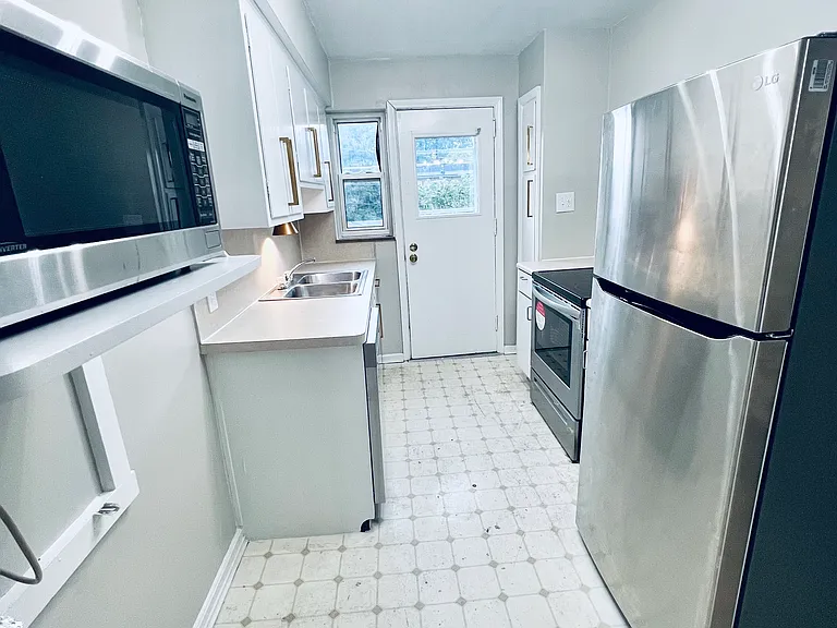 1609 Westwood Ave #B — Photo 2