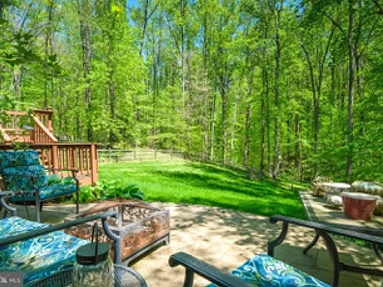 391 Windermere Dr — Photo 3