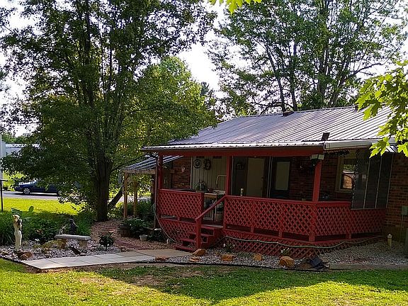 5th image of 401 Embry Villa Dr