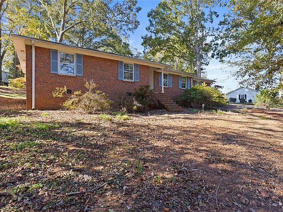 3rd image of 27 Riverview Dr