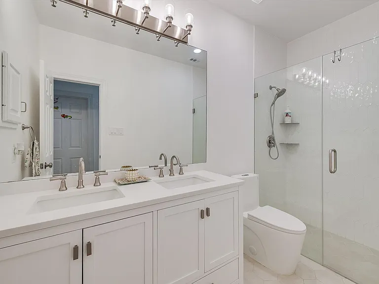 2404 Cliffs Edge Dr — Photo 18