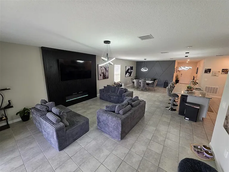 559 Wayland Dr — Photo 17