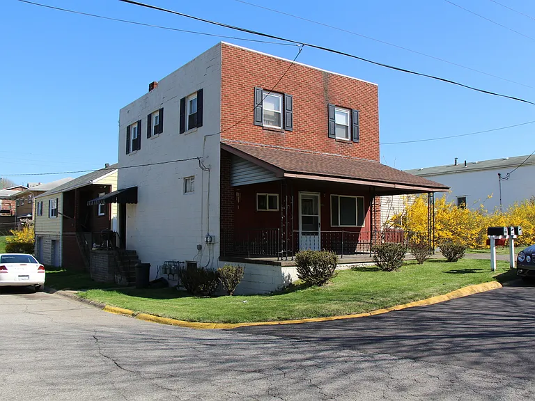 154 Columbus Way — Photo 1