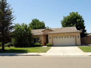 977 Meadow View Rd, Hanford, CA 93230