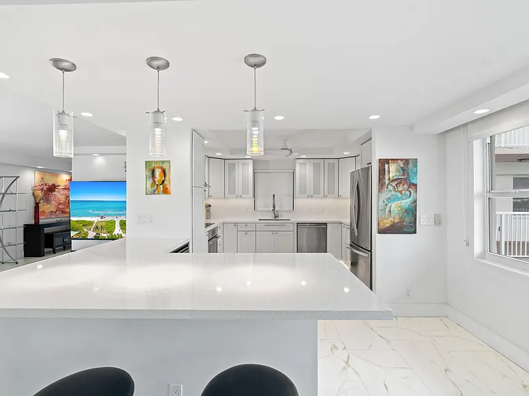 121 Golden Isles Dr #Penthouse 1 — Photo 37