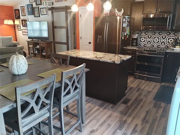 3rd image of 375 Twin Creeks Dr