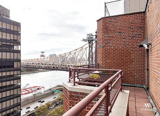 Sold by Warburg | media 14