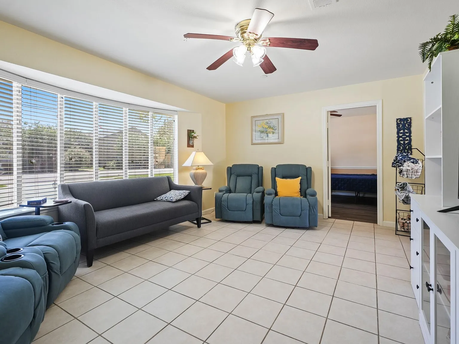 6 bed, 4.0 bath, 3109 sqft, $4,500 — Photo 4