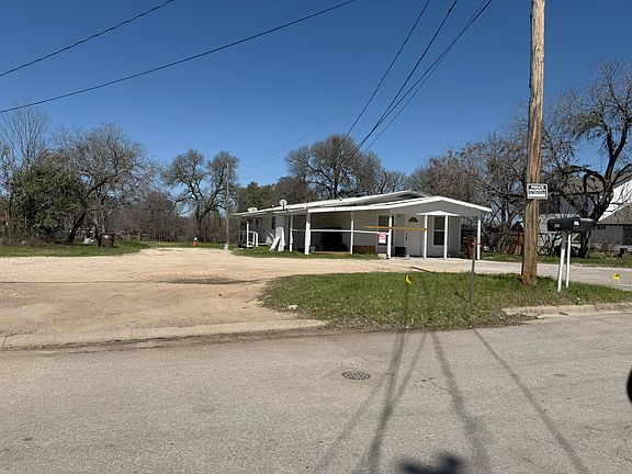 2nd image of 903 E Live Oak St #A