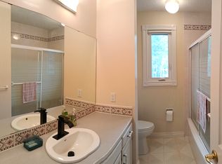 7 Woodglen Cir SW, Calgary, AB T2W4R8