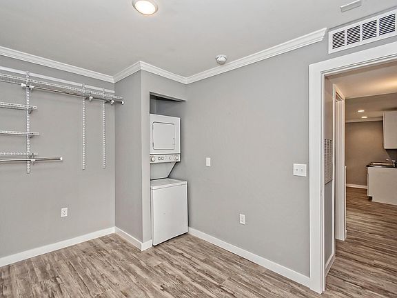 5th image of 1102 Hillside Dr Unit 4