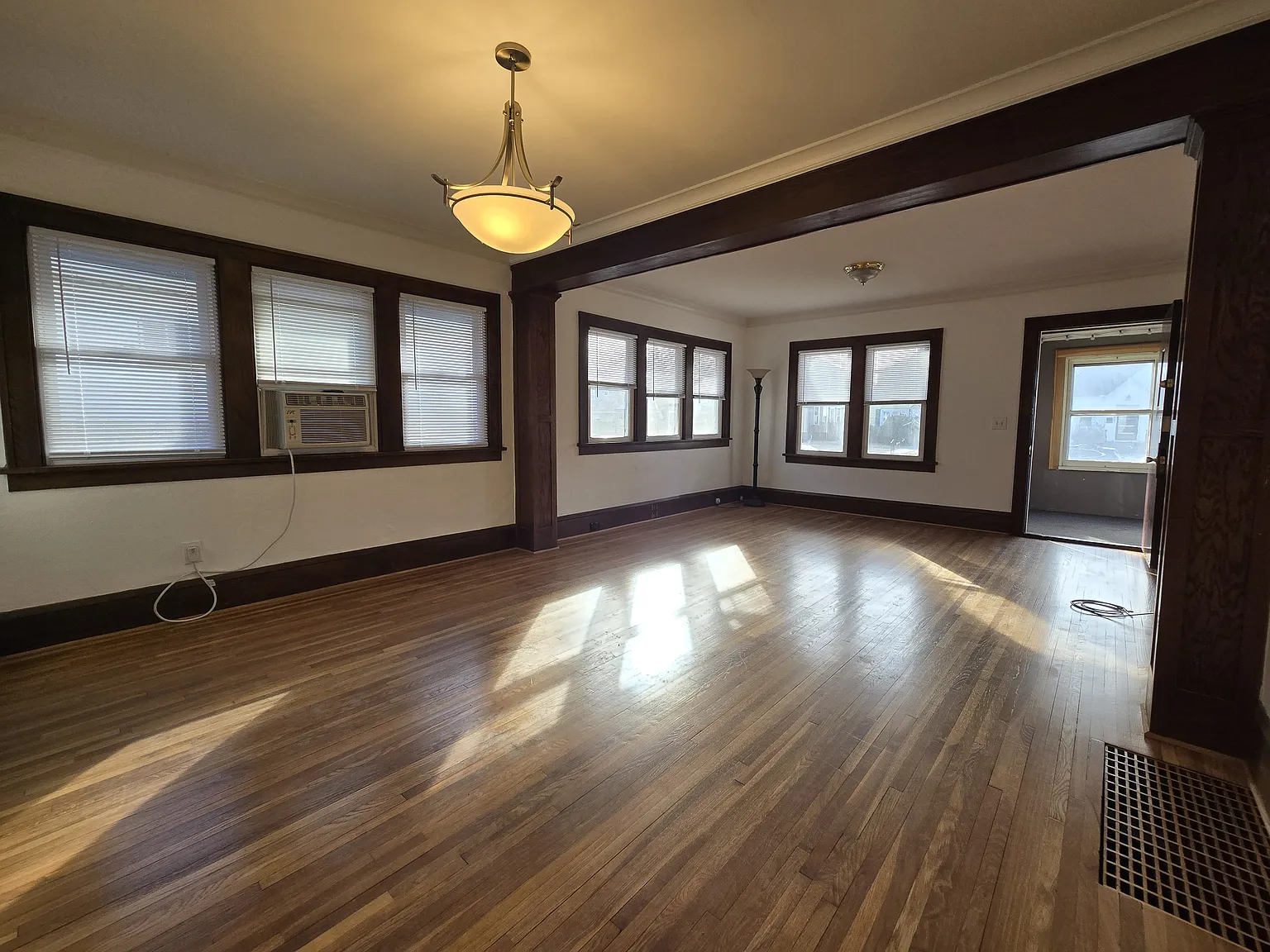 2 bed, 825 sqft, $2,100 — Photo 3