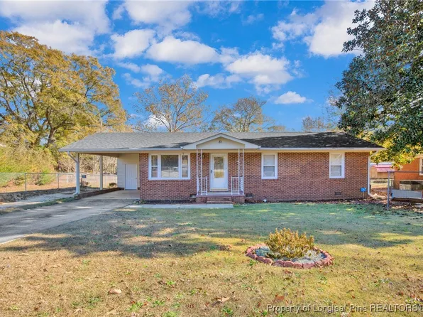 81 Sandclay Dr, Spring Lake, NC 28390