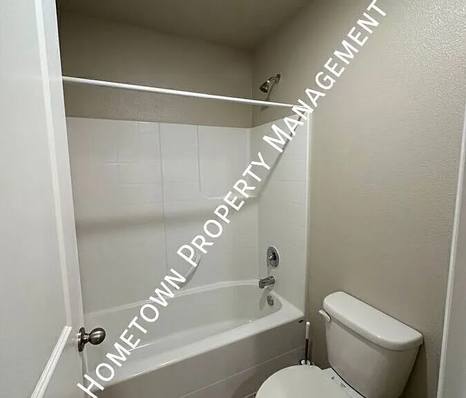 3332 Juno Ct NE — Photo 26