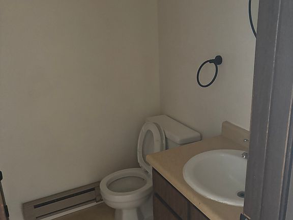 5th image of 147 Robbins Ave #2