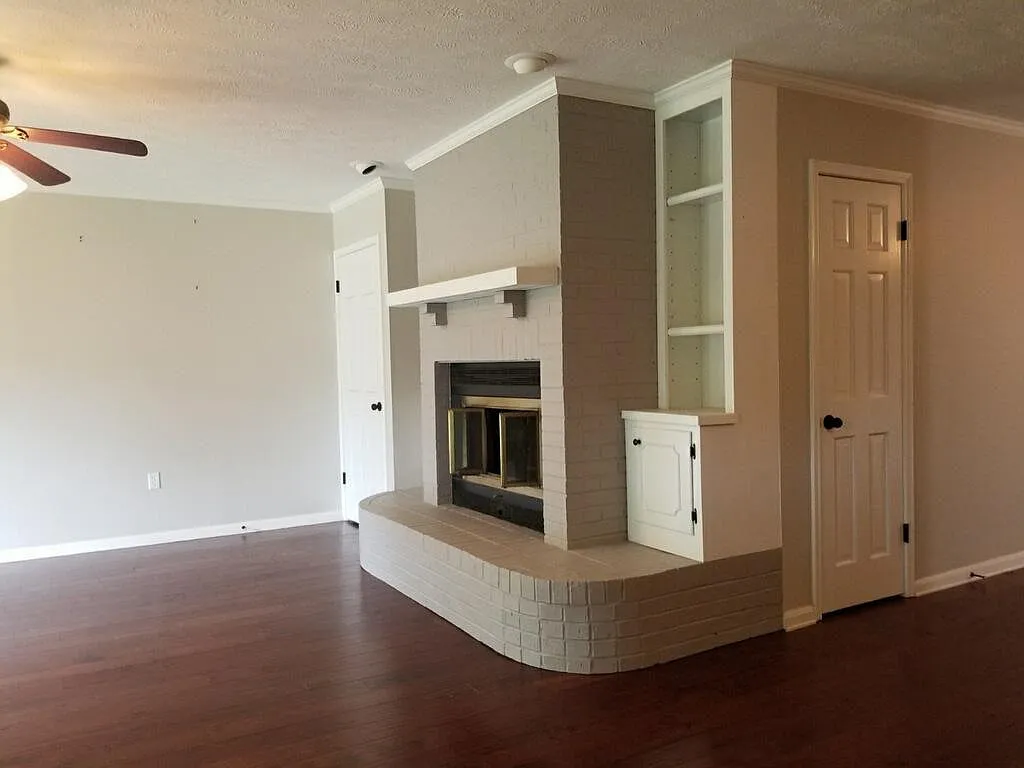 3 bed, 2042 sqft, $1,800 — Photo 2