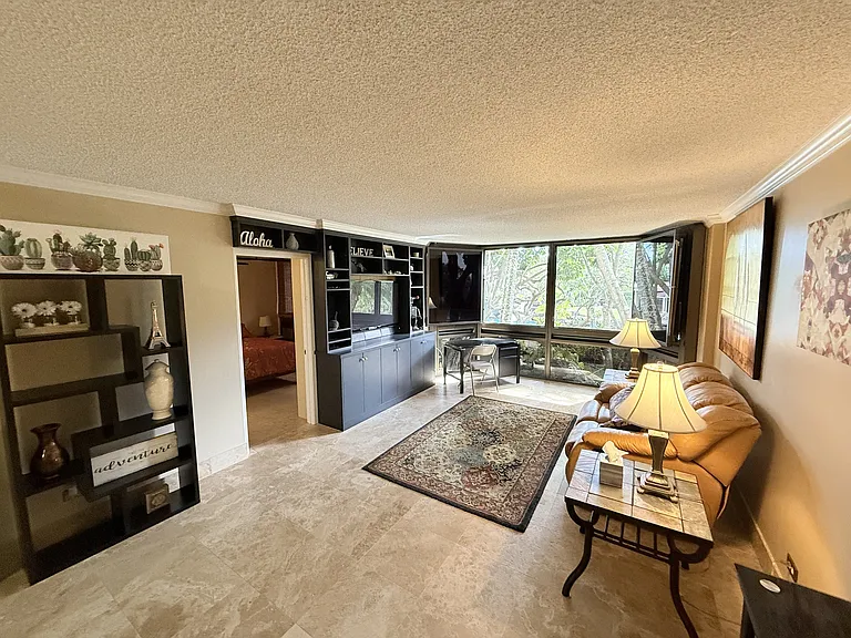 511 Hahaione St #1B — Photo 2