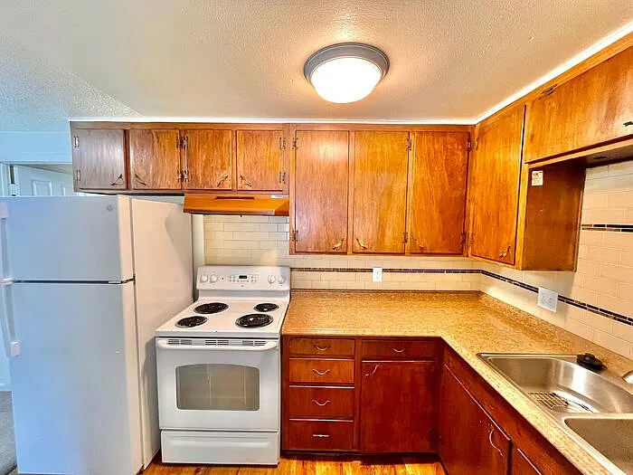 1419 Coffman St #7 — Photo 4