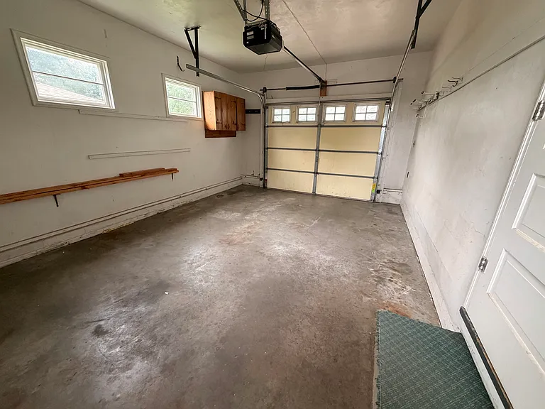 710 S 67th Ave — Photo 3