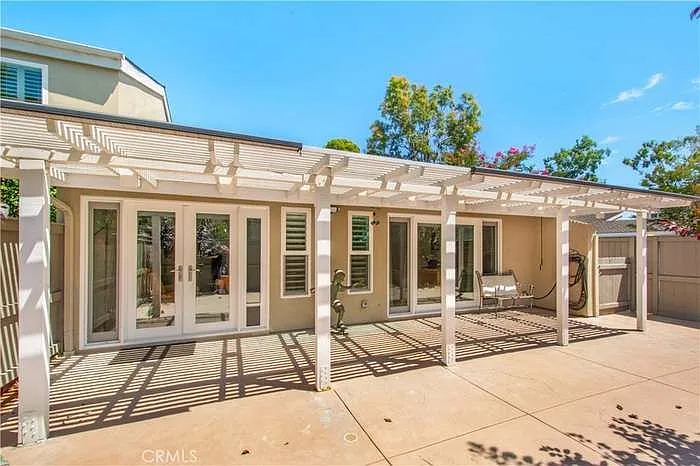 7259 Seaworthy Dr — Photo 2