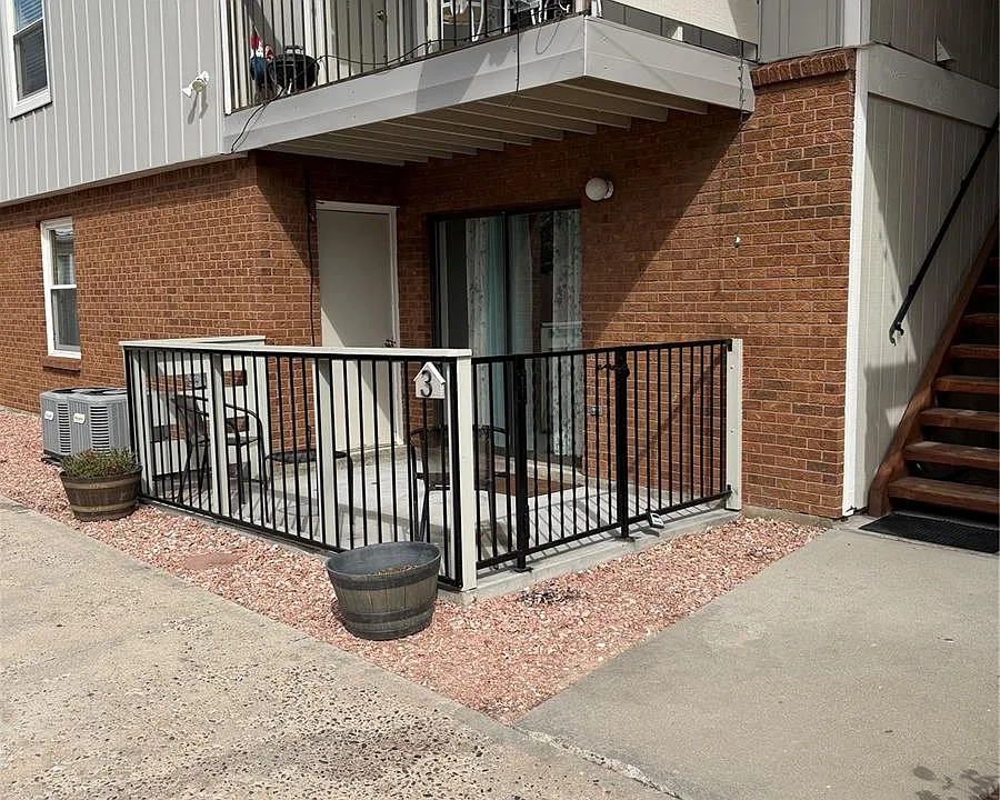 1543 Main St #3