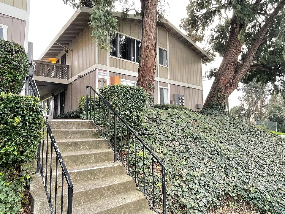 Sharis Apartments