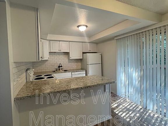 4th image of 2815 E 19th St #S