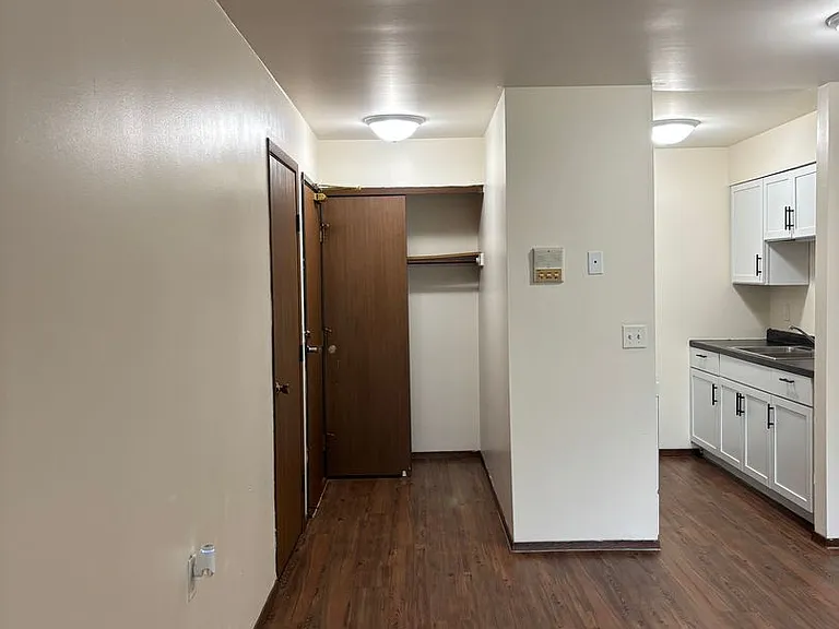 465 Main St — Photo 18