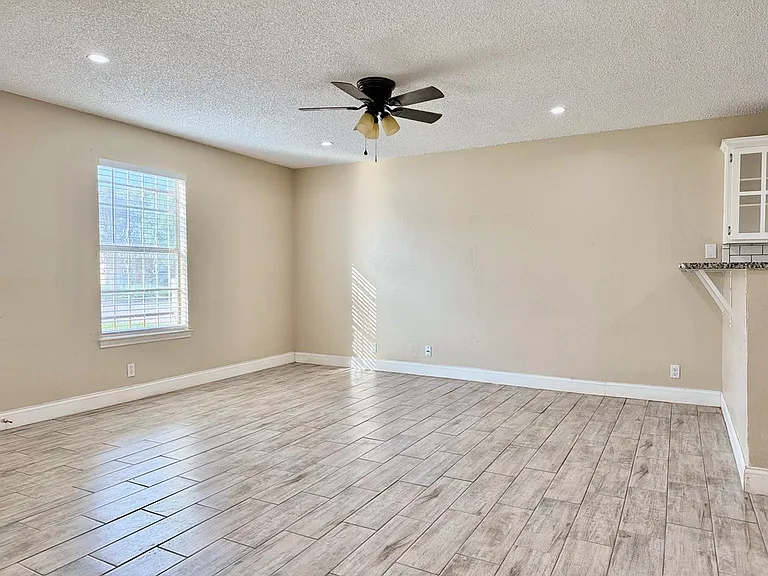 1604 E Pine Ave — Photo 4