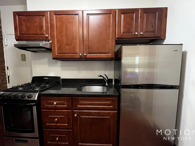 1261 Park Ave #1 — Photo 4